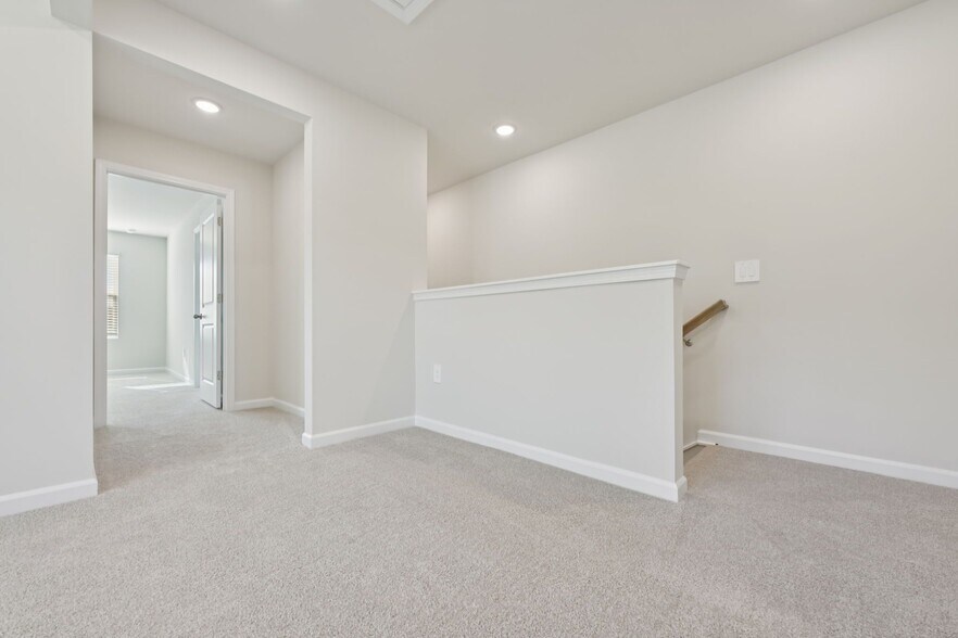 Building Photo - 726 Chandler Stone Dr