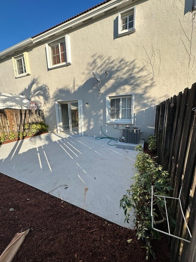 Building Photo - 14268 SW 126th Pl