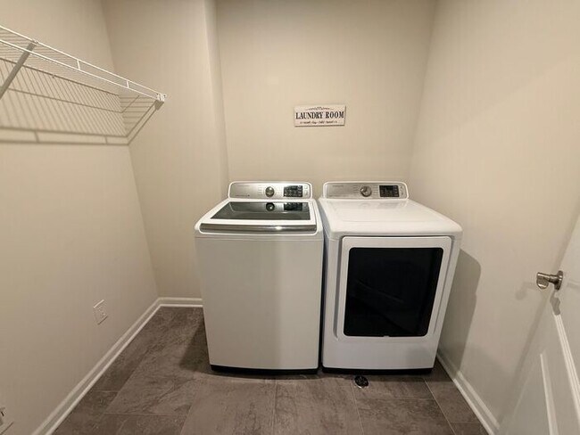 Building Photo - Lake Orion Townhome for Rent – 3 Bed, 2.1 Bath | 1,858 Sq Ft | $3,000/month