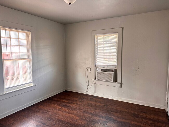 Building Photo - 1818 Collins Ave