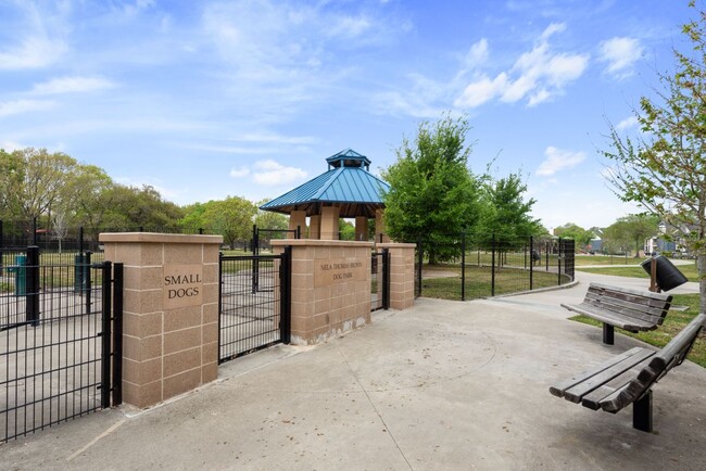 Building Photo - 11805 Southlake Dr