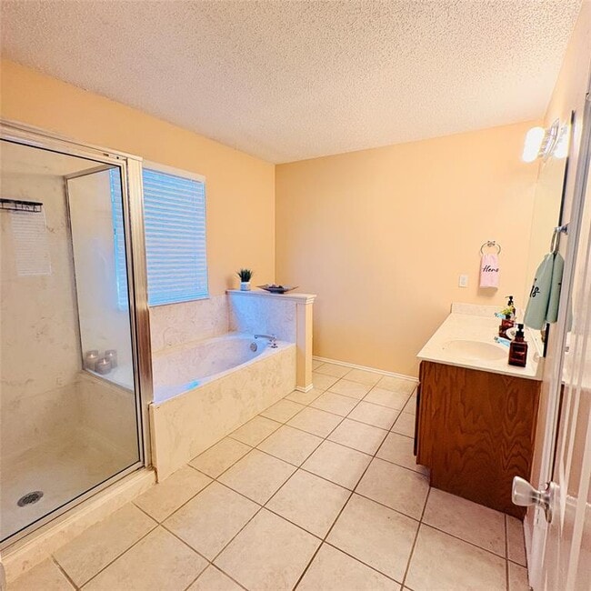 Building Photo - 17506 Klamath Falls Dr