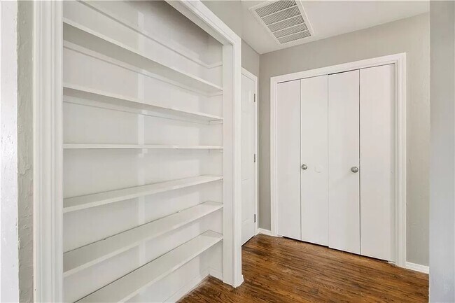 Building Photo - 11012 Springhollow Rd