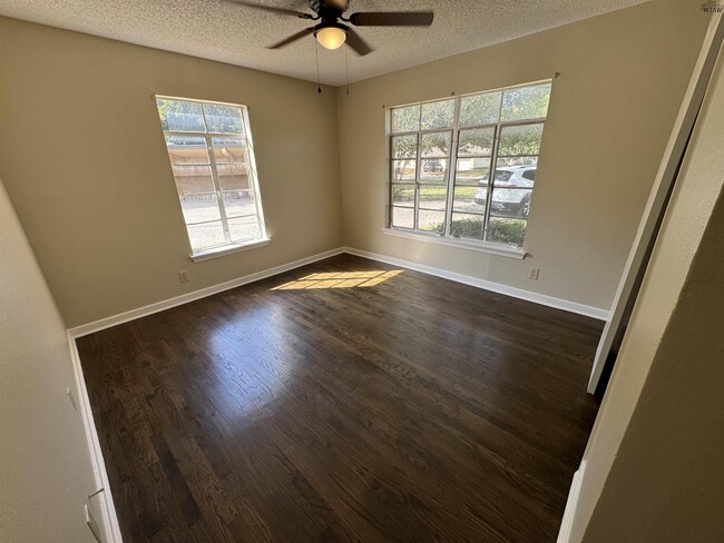 Building Photo - 3701 Southmoor Ln