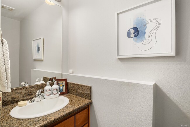 Building Photo - Renton/Talbot area Townhome in gated community!  3 bedroom 3.5 bathroom. Available NOW!!