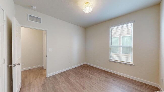 Building Photo - 344 Autumn Rouge