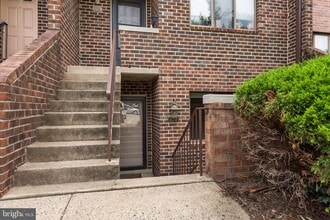 Building Photo - 3725 Madison Ln