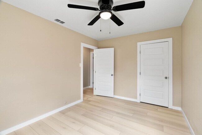 Building Photo - Ready for move in