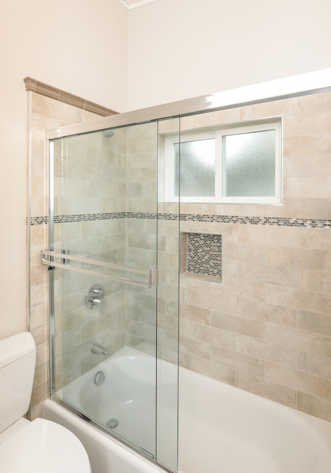 Updated bath with custom tile surround & tile floors - 3321 Alma St