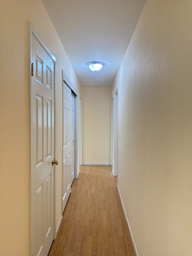 Building Photo - 964 Dawnview Ct