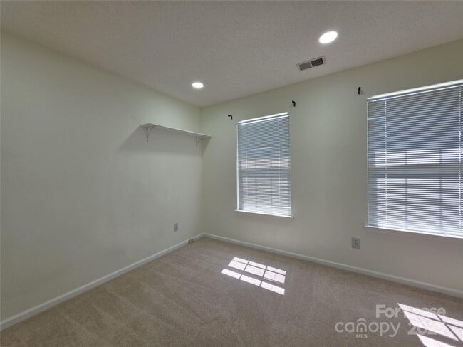 Building Photo - 7106 Spring Creek Ln