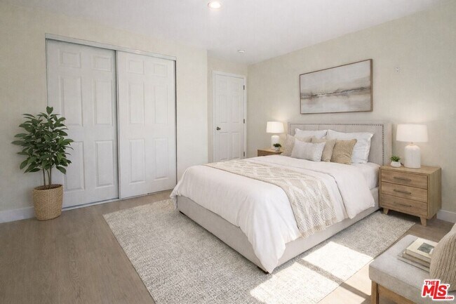 Building Photo - 2718 W 70th St