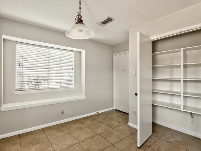 Building Photo - 4914 Jasmine Meadows Ln