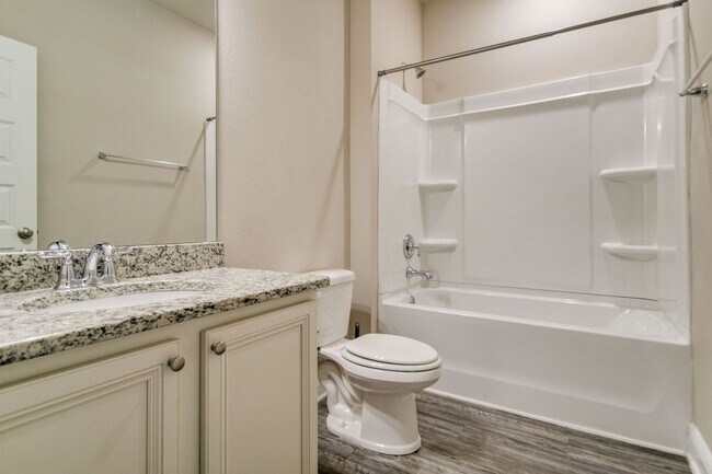 Building Photo - 4 Bedroom 2 Bath Home for Rent w/ Communit...