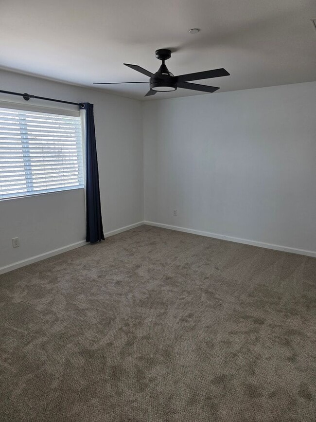 Building Photo - Beautiful Single Level 4 Bedroom located in Canyon Hills