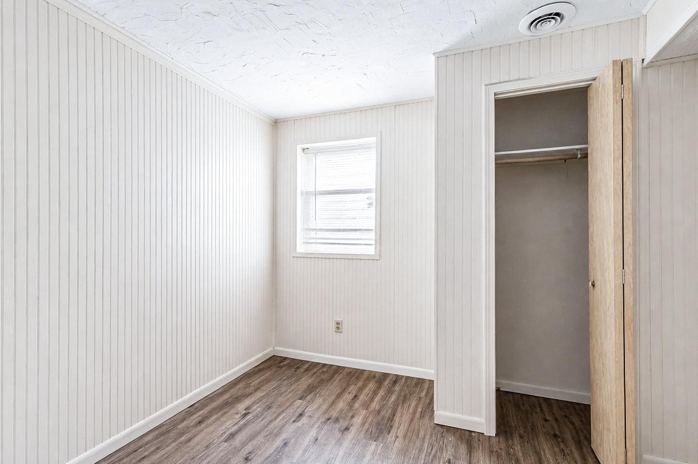 Building Photo - Spacious Shawnee Home Near Mill Creek Streamway Park