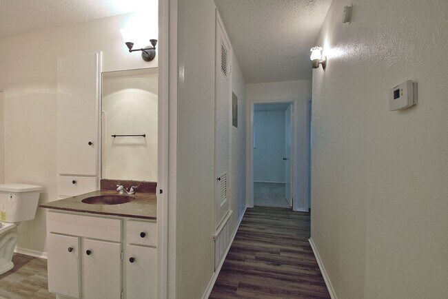 Building Photo - QuailField 9303