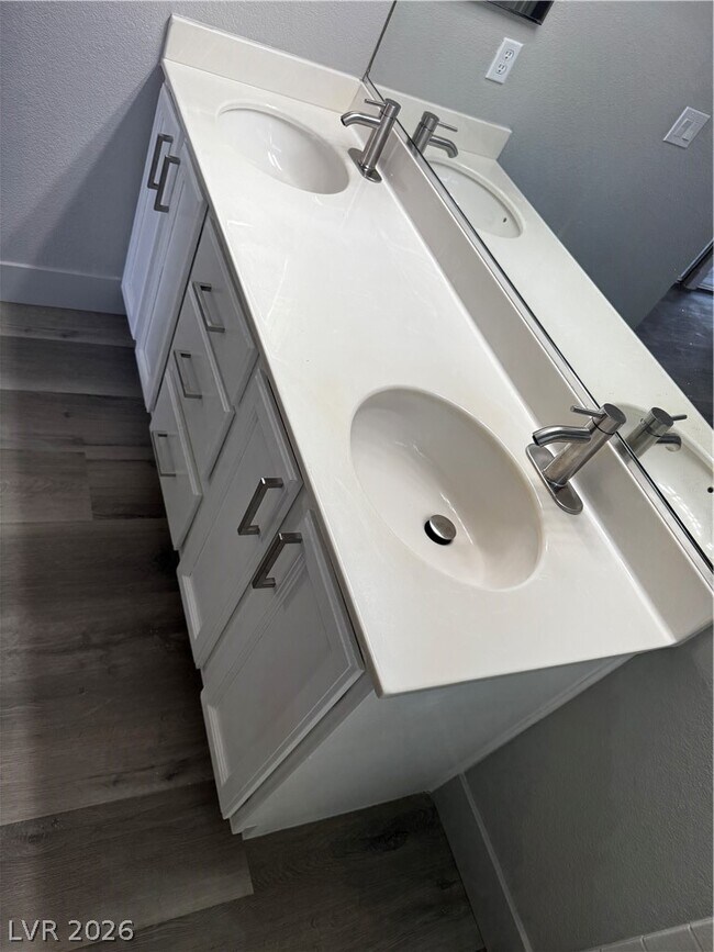 Building Photo - 7232 Deer View Ct