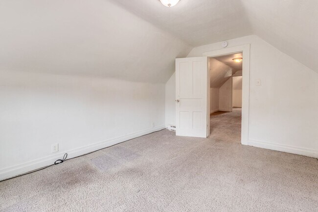 Building Photo - 406 Kingsboro St