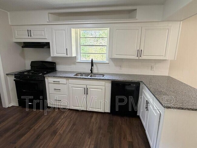 Building Photo - 17512 Bradshaw Rd