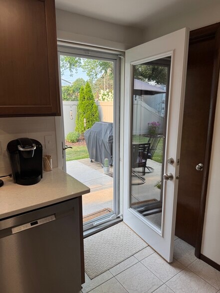 Building Photo - 2955 Jauquet Dr