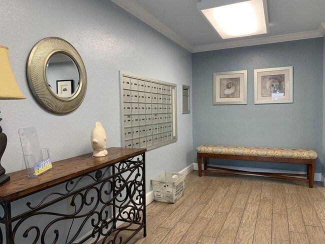 Building Photo - 1320 Pasadena Ave S