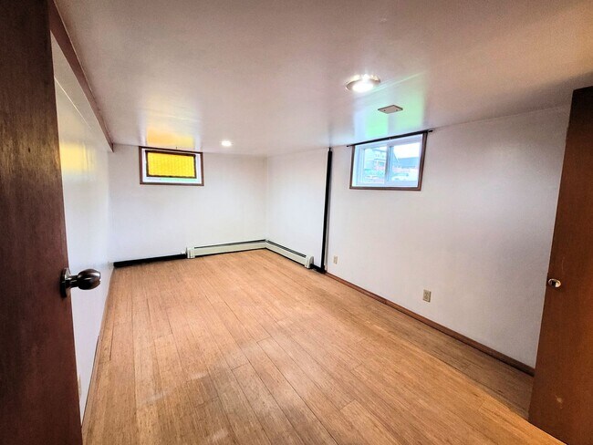 Building Photo - Spacious Unique Home in Central Location