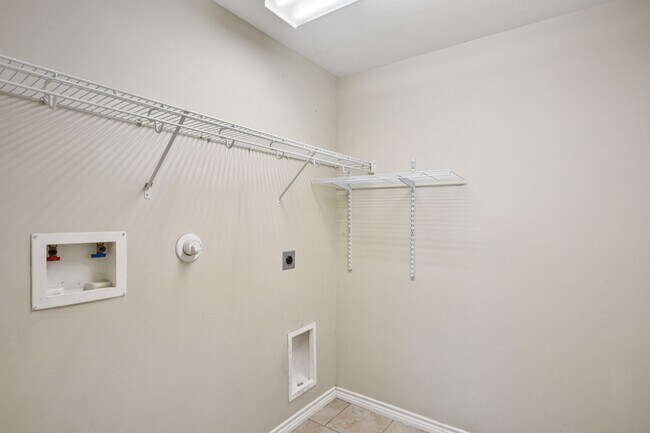 Building Photo - 3026 Sunset Park Dr