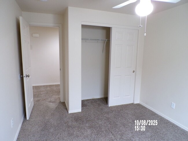 Building Photo - Spacious 3 bed 2 bath private cul-de-sac