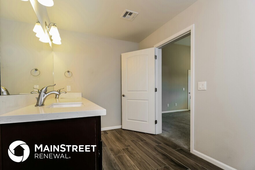 Building Photo - 3839 S 26th St