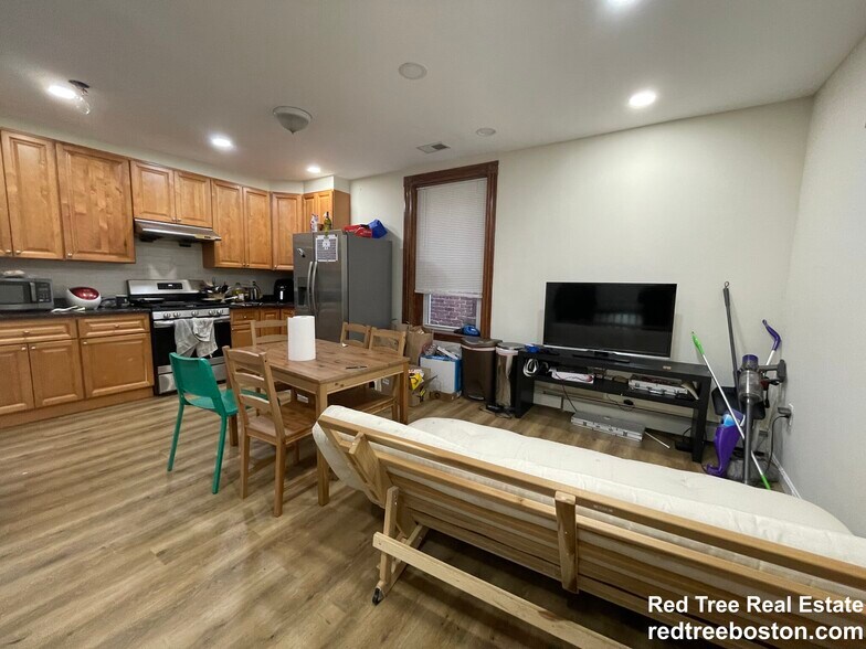 Building Photo - 129 Cedar St