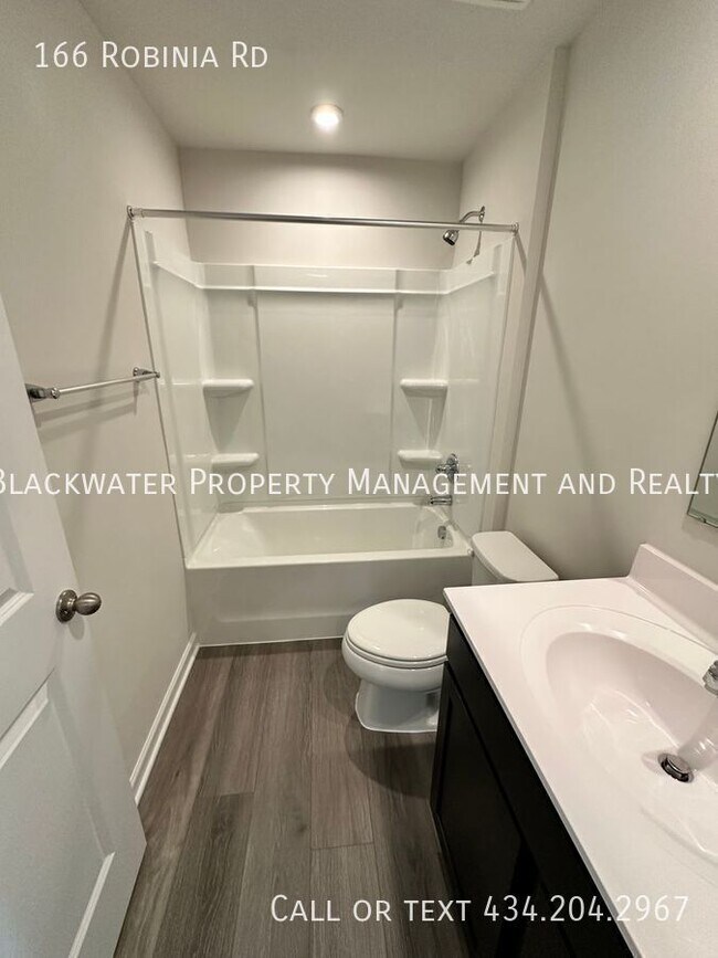 Building Photo - 166 Robinia Rd