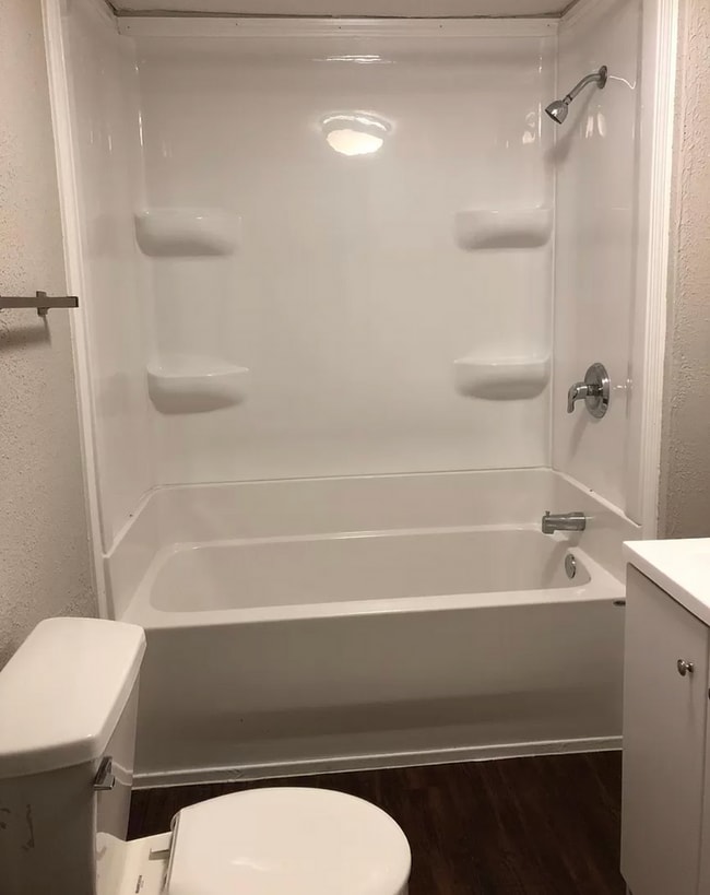 Building Photo - 3 Bedroom | 1 Bathroom Home | w/car port in drive | PET FRIENDLY