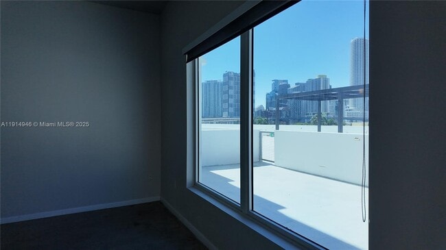 Building Photo - 10 SW South River Dr