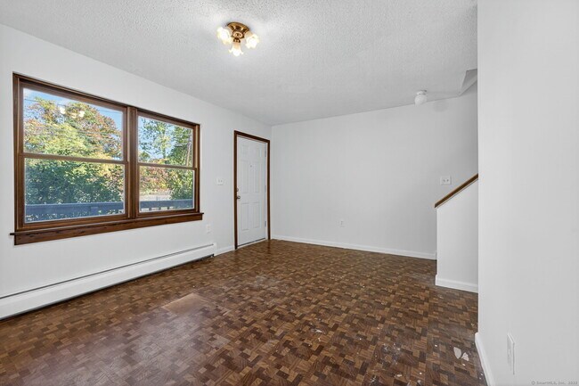 Building Photo - 33 Guilford St