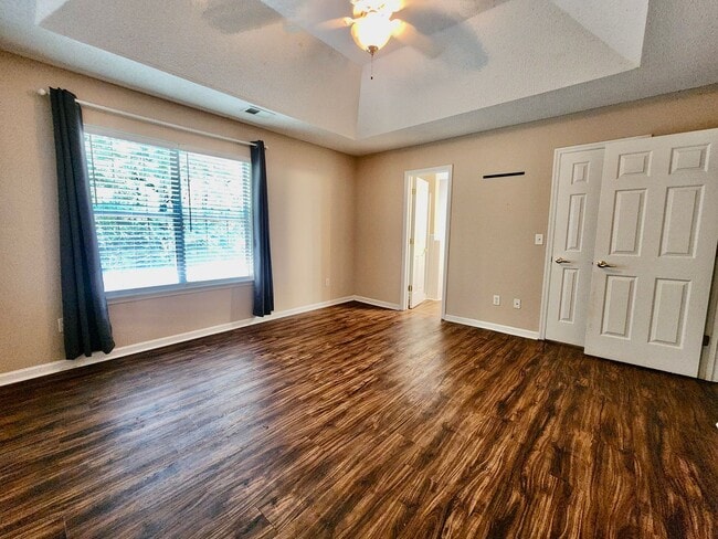 Building Photo - Charming 4 Bedroom Home in Center Lake Subdivision - Mt. Pleasant