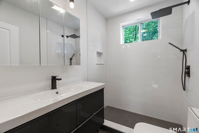 Building Photo - 492 Lombard St