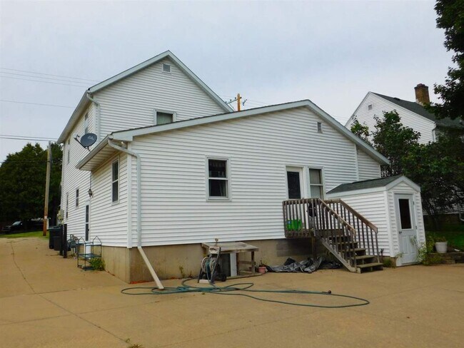 Building Photo - 635 N 2nd St