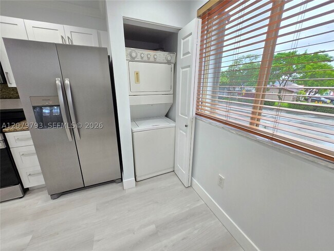 Building Photo - 7175 NW 173rd Dr