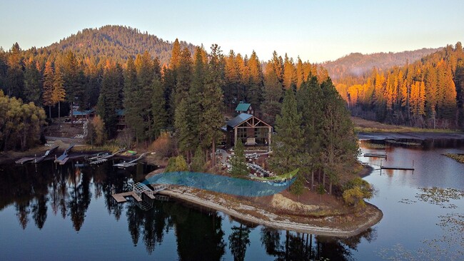 Building Photo - Stunning Luxury Hayden Lake Lodge with 5 B...