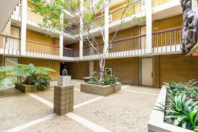 Building Photo - Wonderful Westwood Two Bedroom Condo Immed...