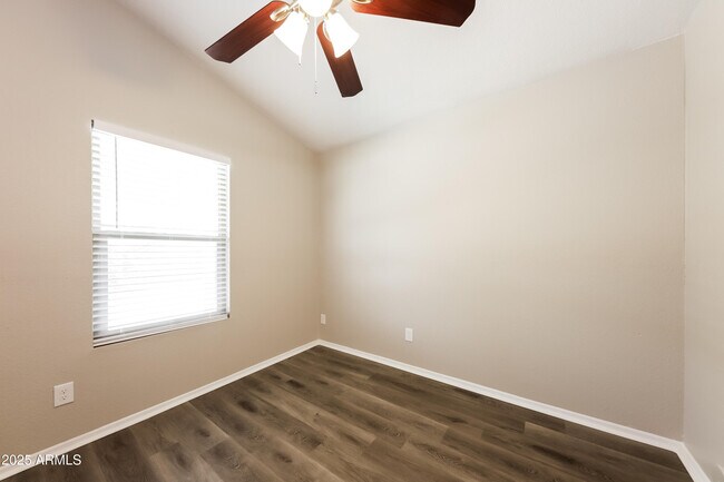 Building Photo - 6053 W Maui Ln