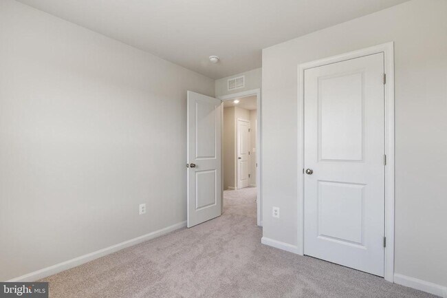 Building Photo - 105 Milburn Dr