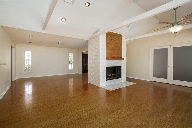 Building Photo - 10631 Del Monte Dr