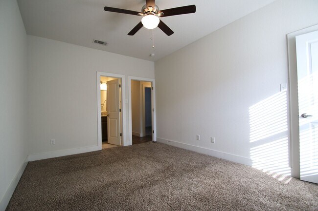 Building Photo - 8029-8031 Arbor