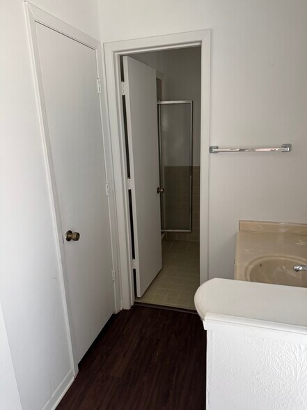 Building Photo - 1806 Crescent Dr