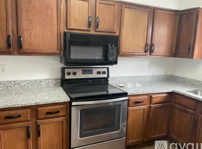 Building Photo - Room in Townhome on Royal Ln