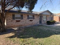 Building Photo - 1009 SE 40th St