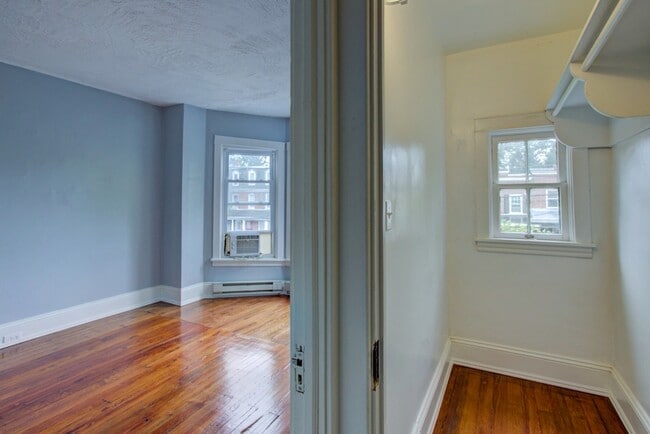 Building Photo - 593 N Plum St