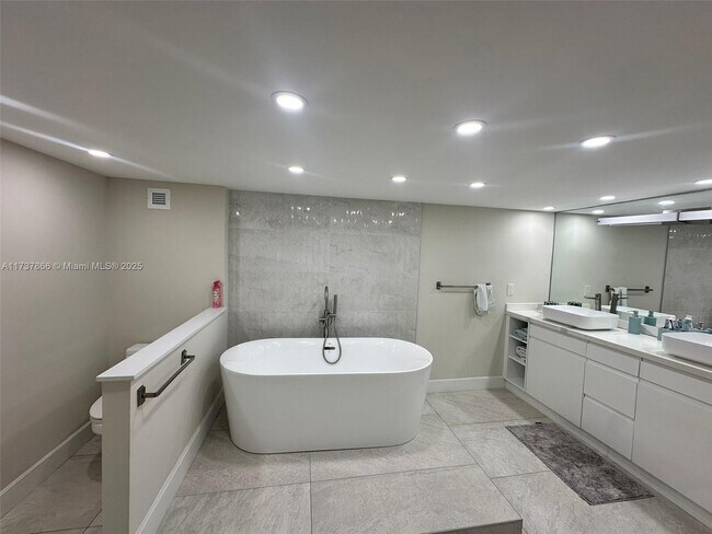 Building Photo - 2751 S Ocean Dr